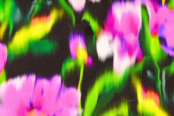 Viskose Satin mit Blumen, floral, Batik, grün, lila, 0,5 m